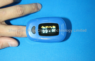 중국 유아 가정 사용을 위한 파란 소형 손가락 끝 맥박 산소 농도체 소형 크기 협력 업체